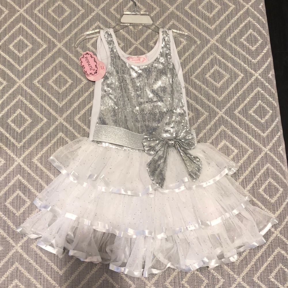 Girls white Popatu brand dress size M